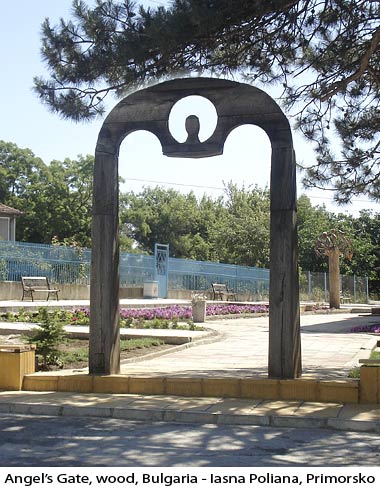 Svetlozar Chavdarov, Angel's Gate, wood, Bulgaria